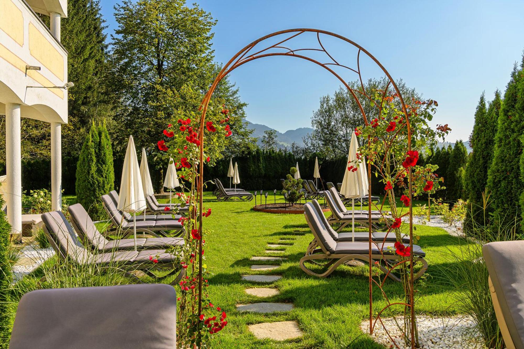 Hotel Alpina Wellness & Kössen