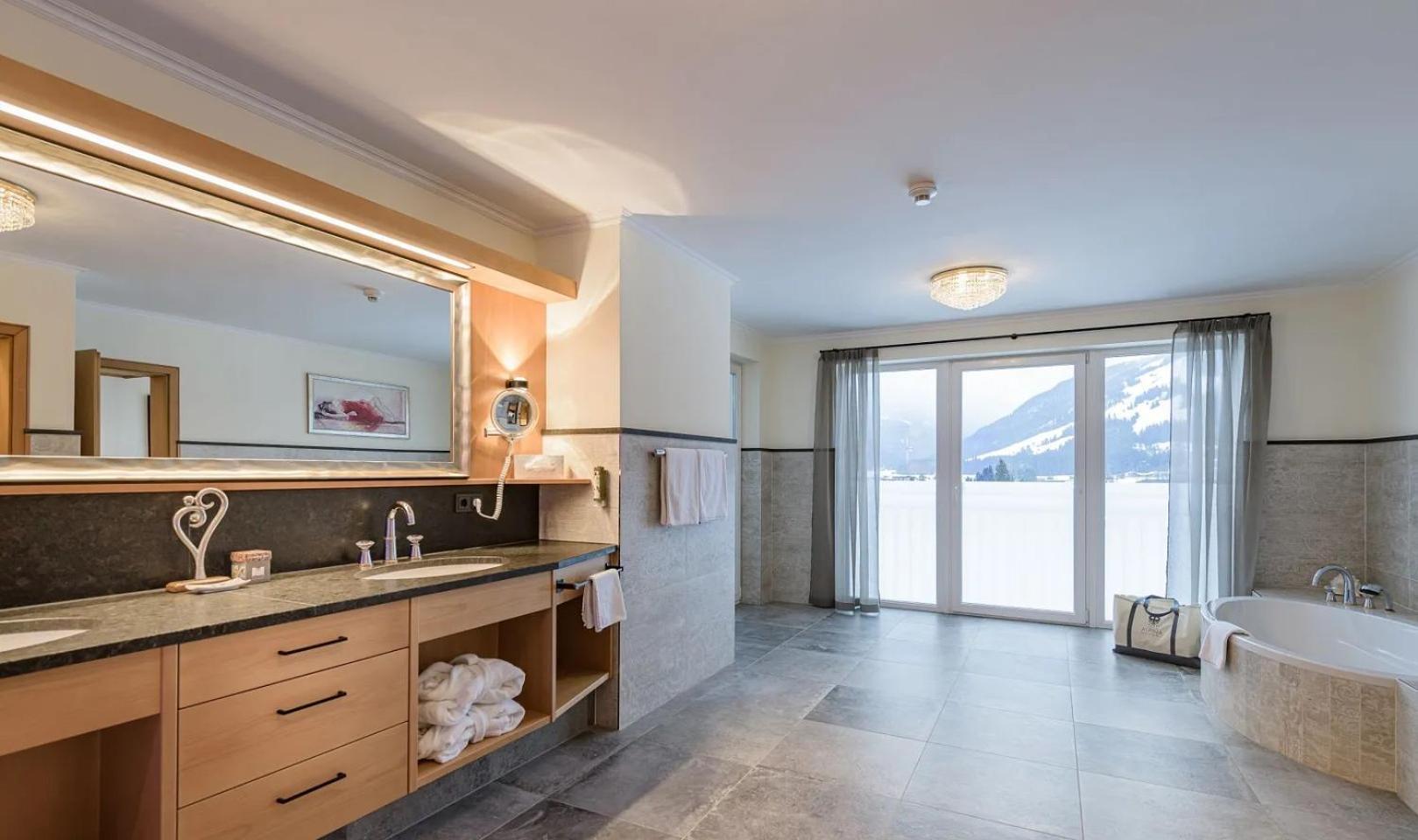 Alpina Wellness & Kössen